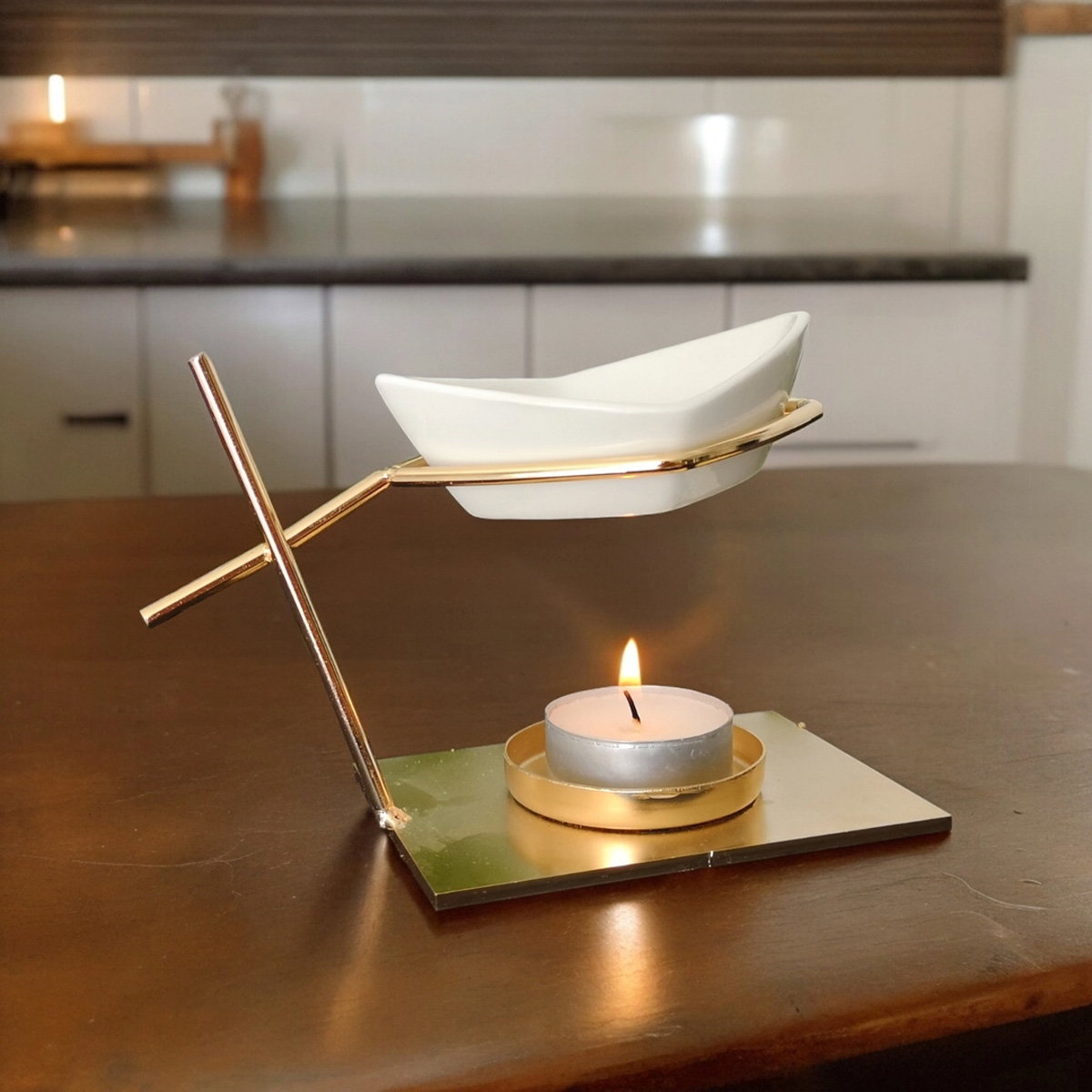 Metal- og keramikdiffuser i skibsdesign B: 7,5 cm H: 10 cm L: 13,5 cm
