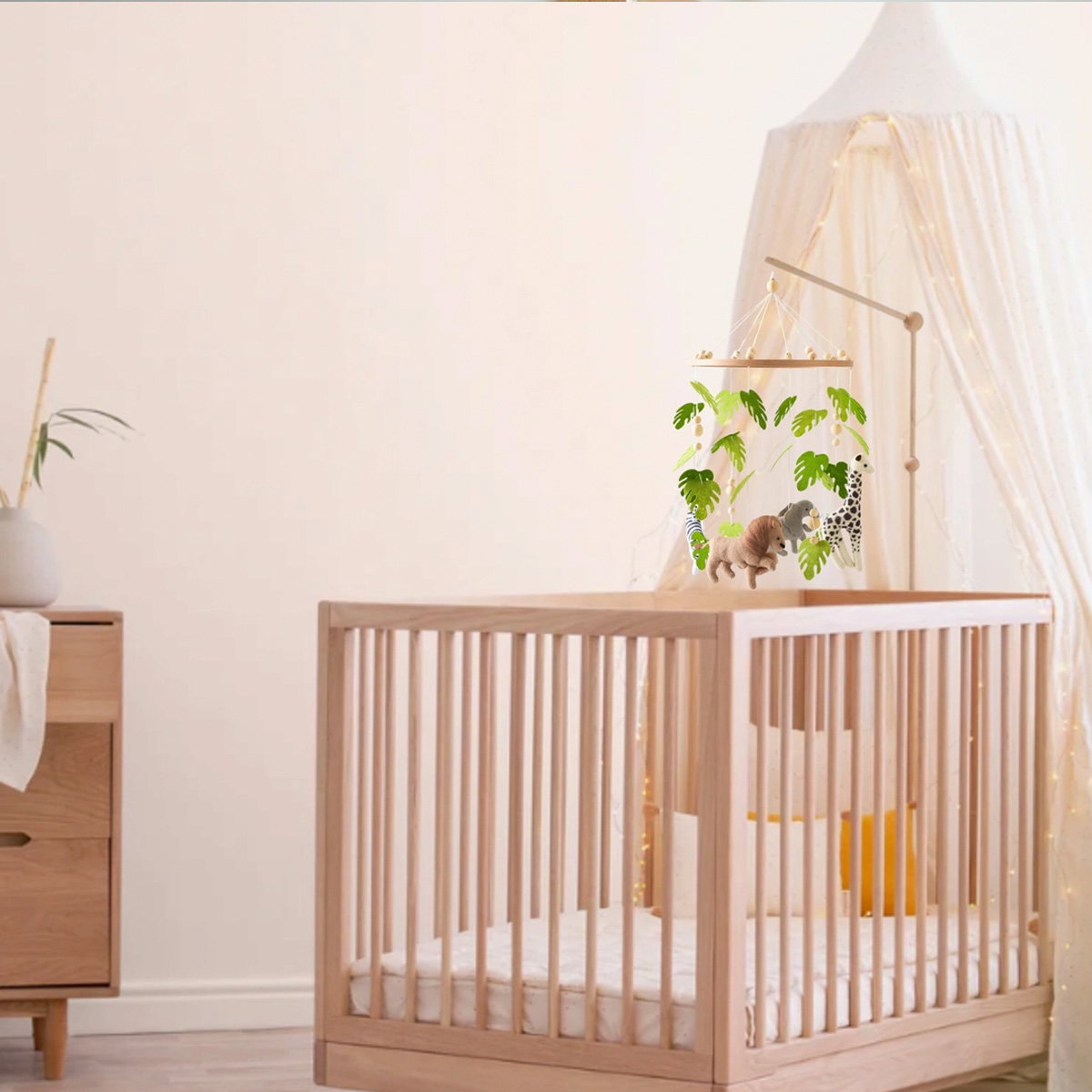 Håndlavet babyuro med tropisk jungle, filt og træ - Ø: 28 cm H: ca. 40 cm