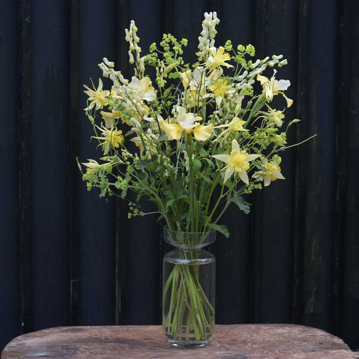 Kraftig glasvase med indsnævret hals Ø: 11 cm H: 25 cm